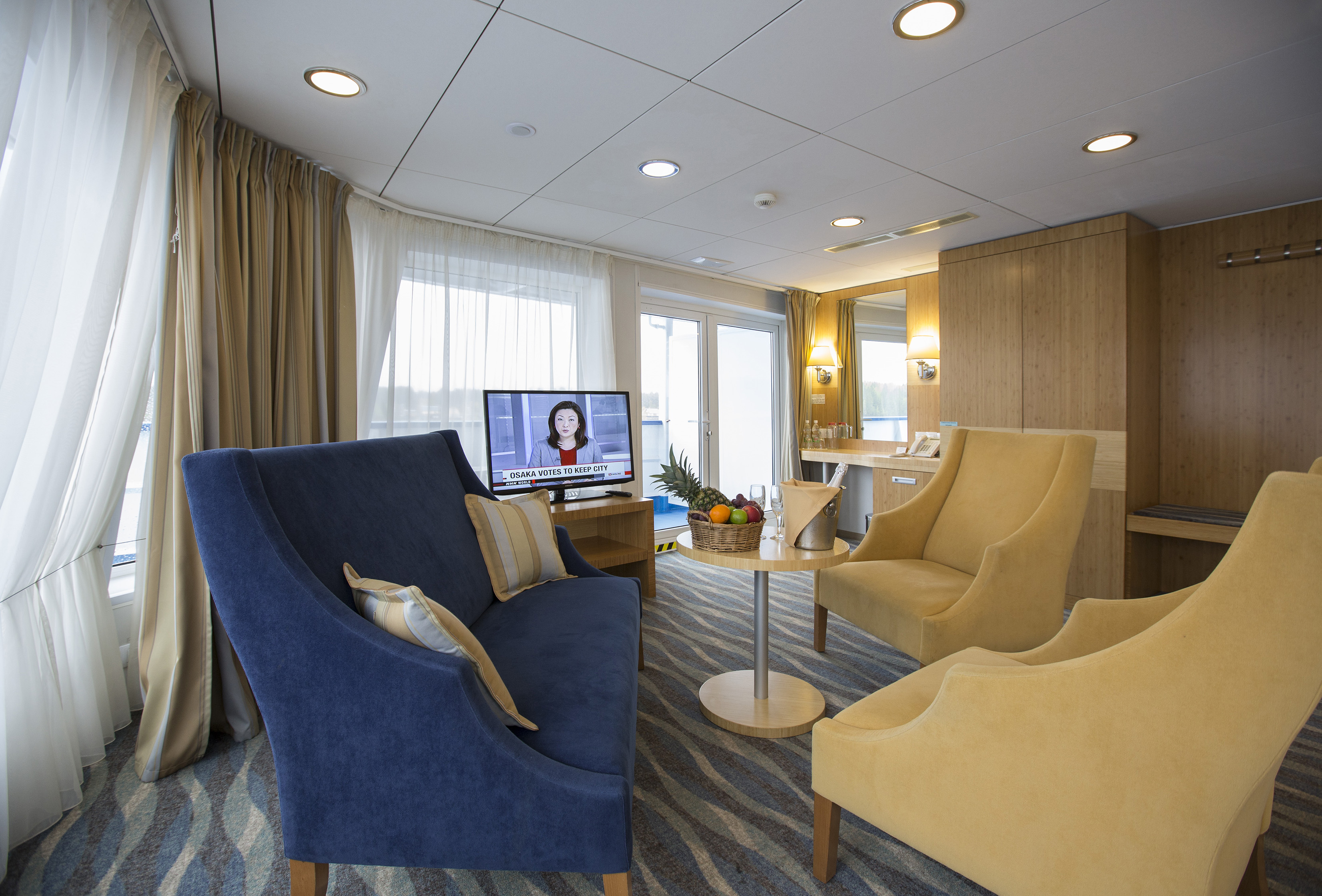 CroisiEurope Rostropovitch Imperial Suite.jpg